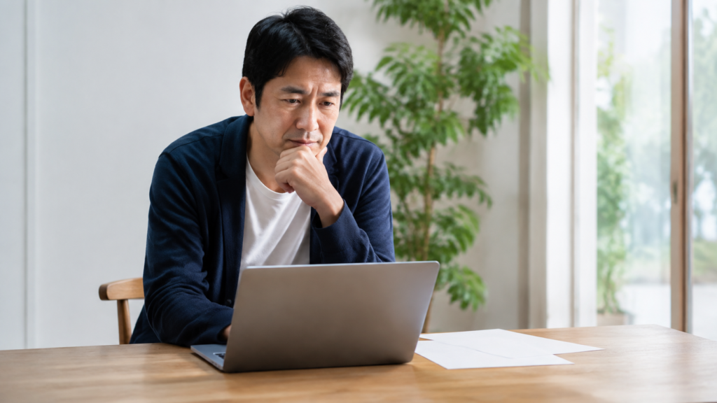 40代男性が結婚相談所を検討している様子