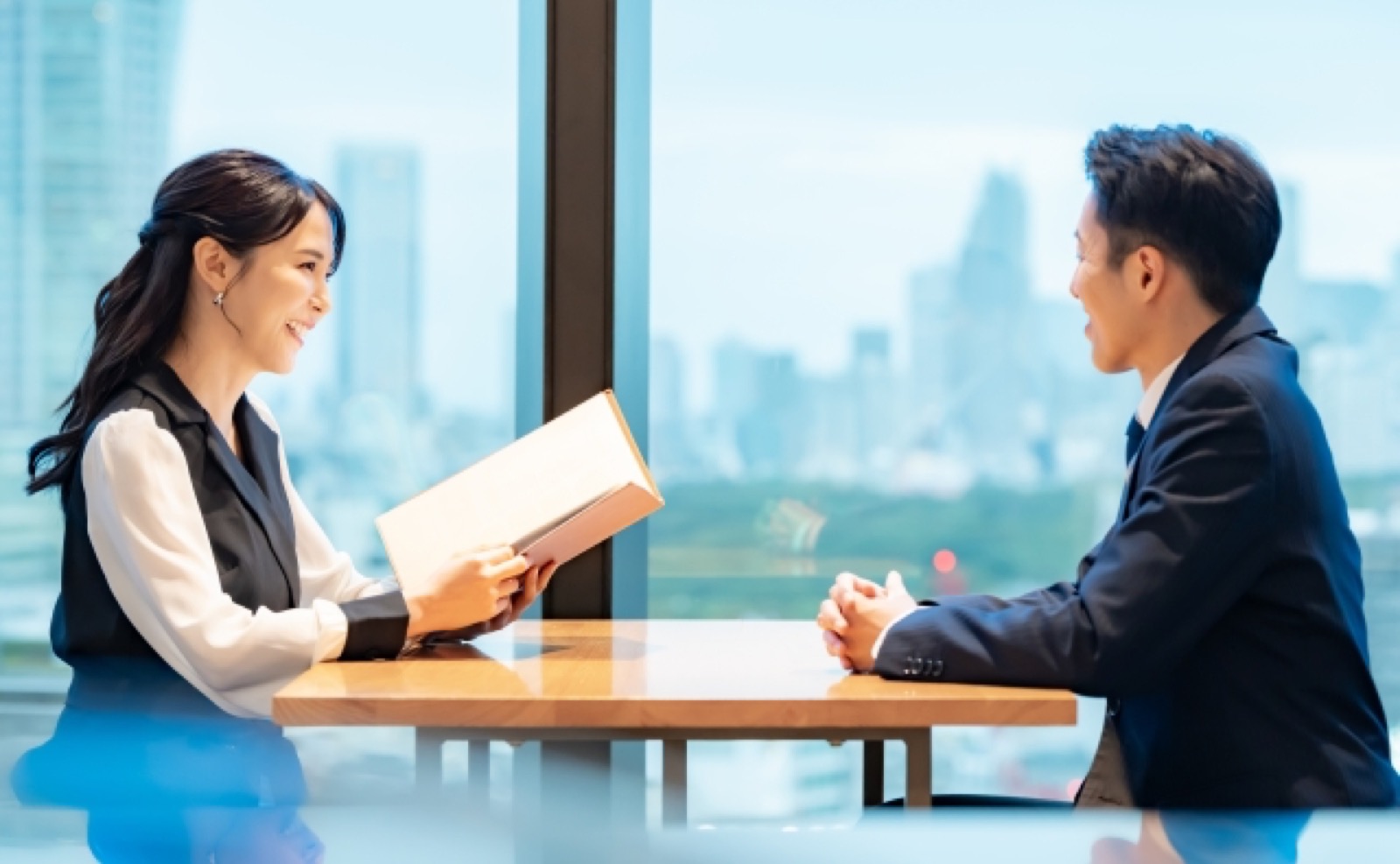 第三者のサポートを受けて婚活を進める